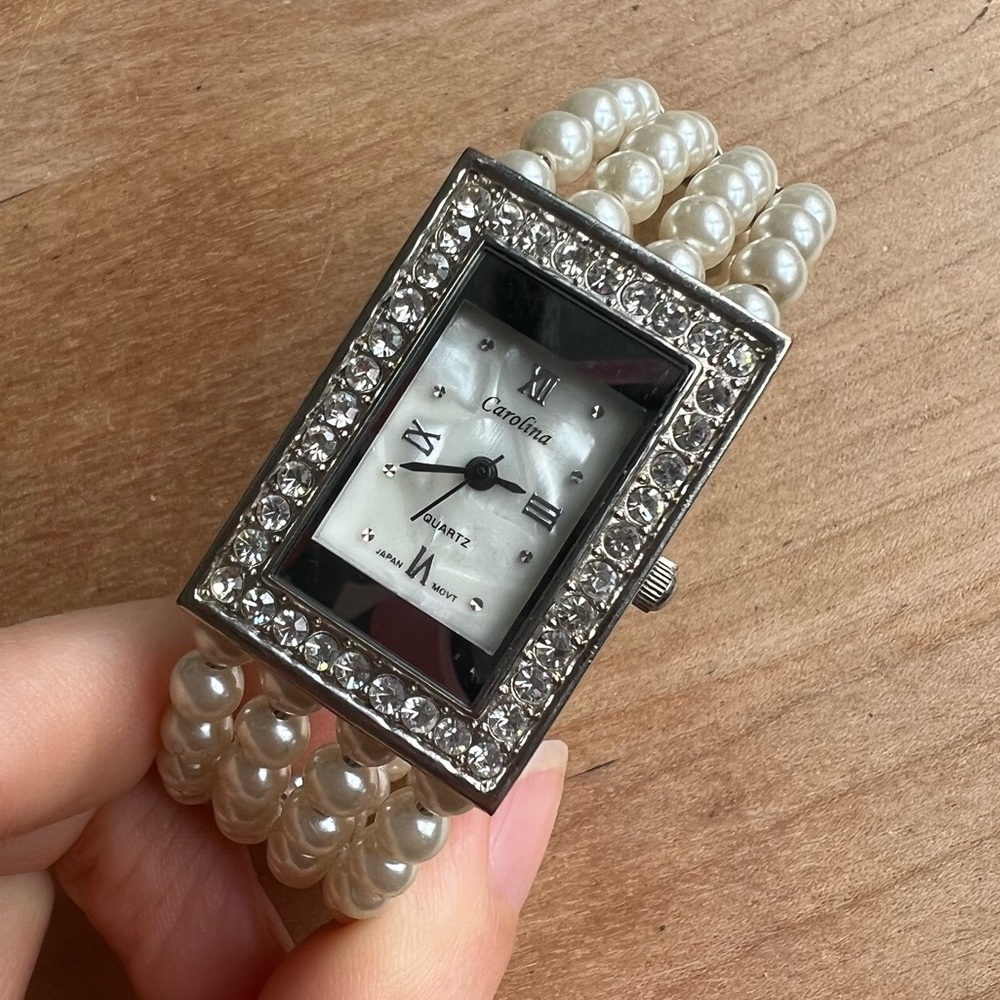 Carolina quartz ladies faux pearl cuff bracelet watch NEW BATTERY